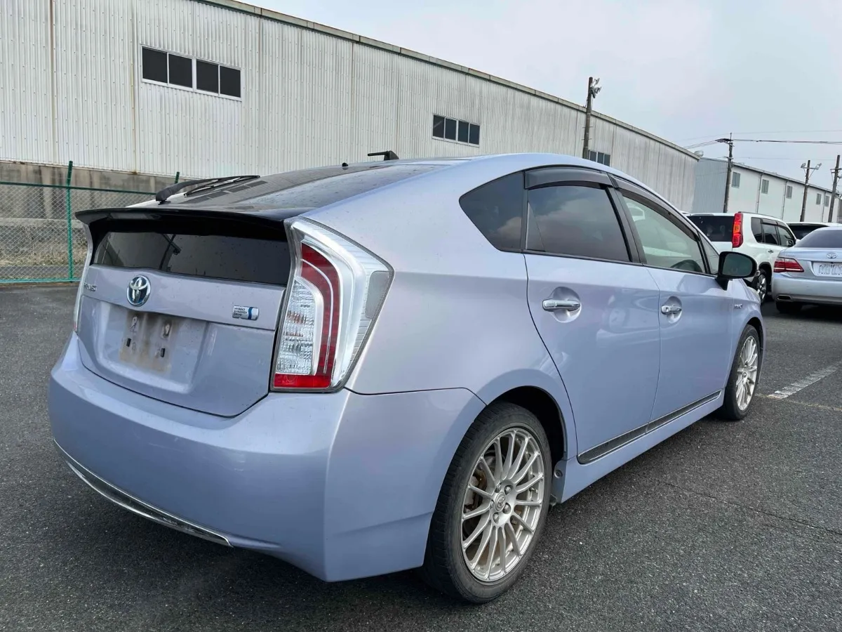 2012 Toyota Prius Carousel 2