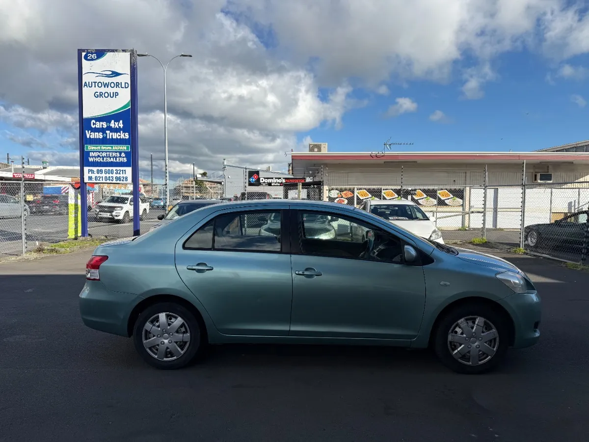 2006 Toyota Belta Carousel 5