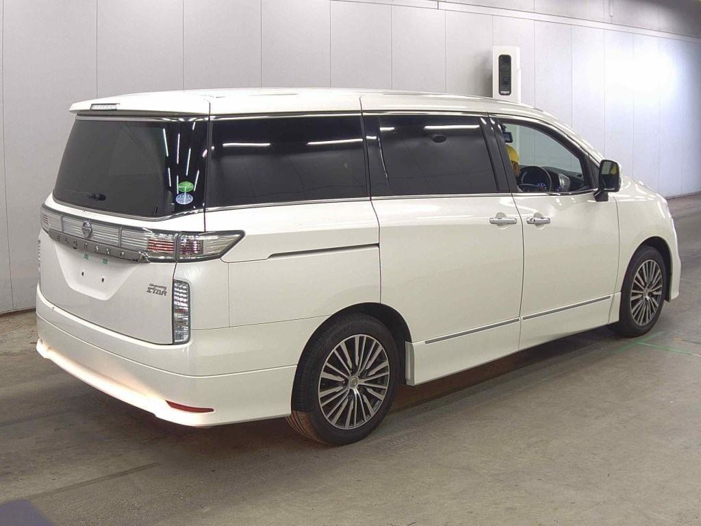 2015 Nissan Elgrand Carousel 3