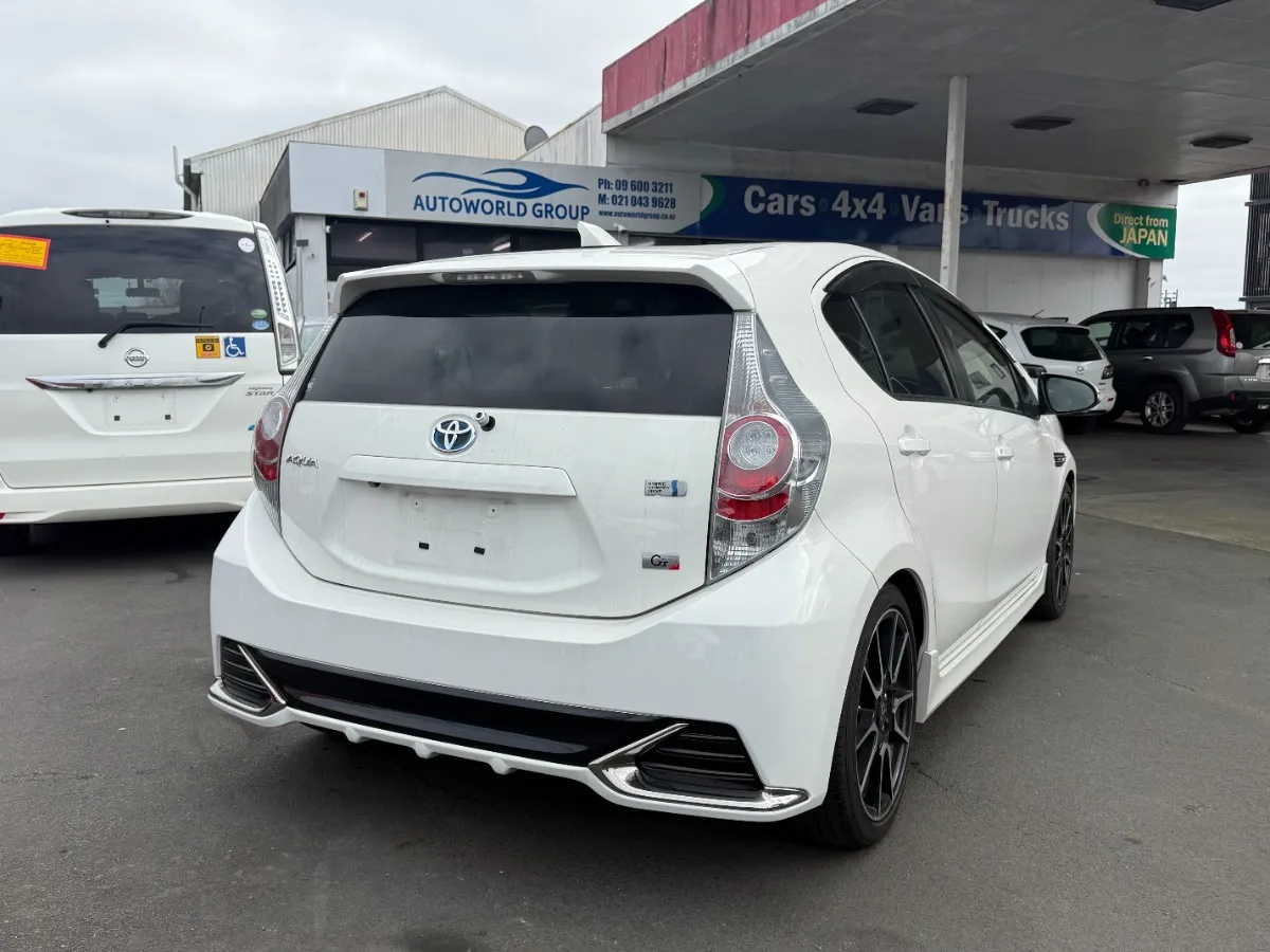 2014 Toyota Aqua Carousel 2