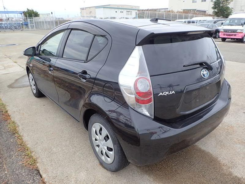 2013 Toyota Aqua Carousel 3