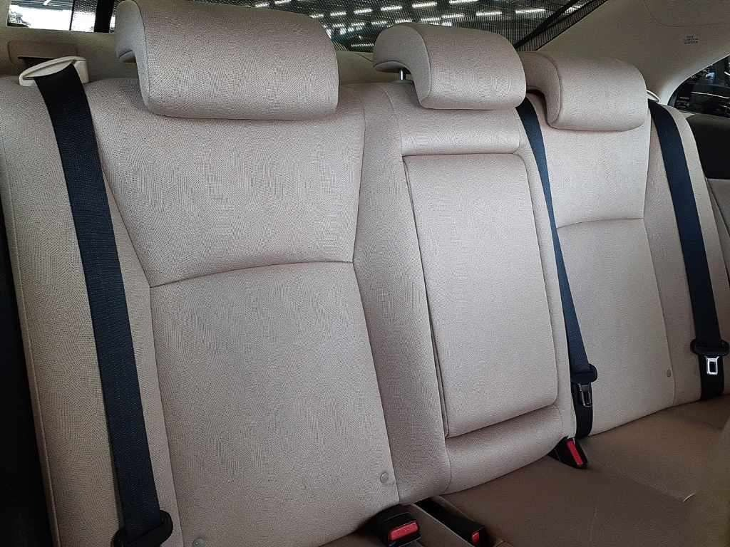 2013 Toyota Sai Carousel 3