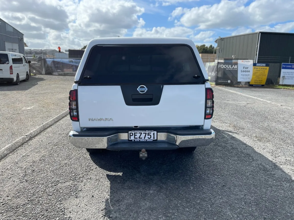 2012 Nissan Navara D/C 2.5D 4WD ST AT Carousel 4