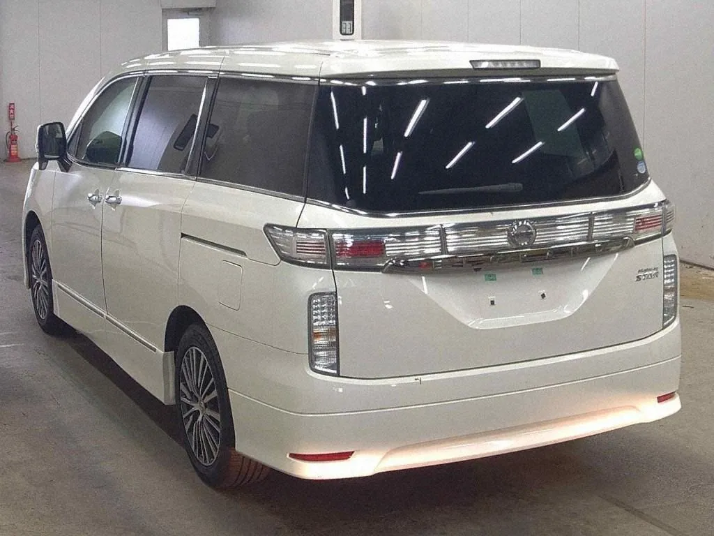 2015 Nissan Elgrand Carousel 4