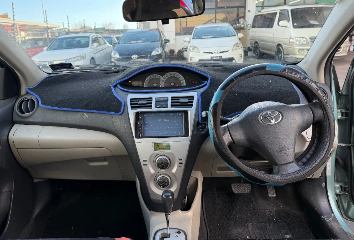 2006 Toyota Belta Carousel 4