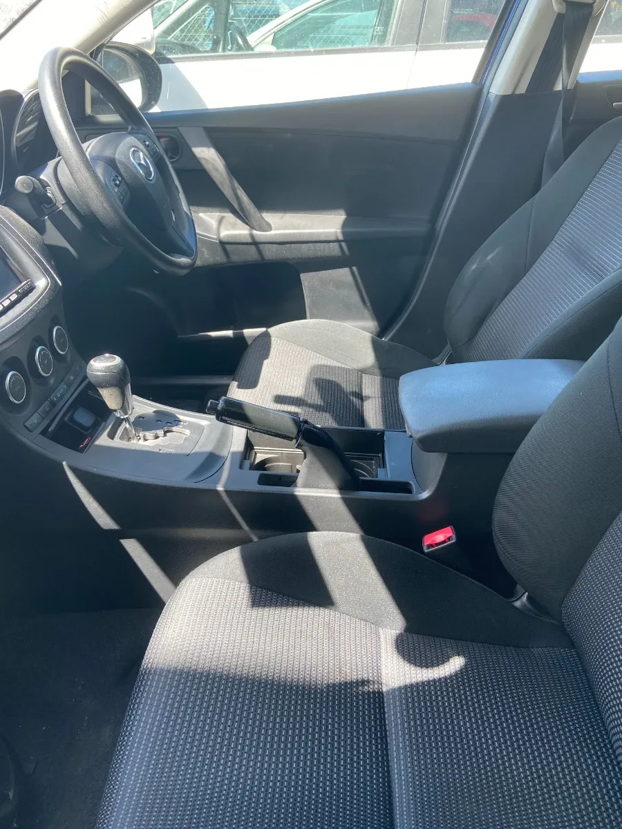 2013 Mazda Axela Carousel 2
