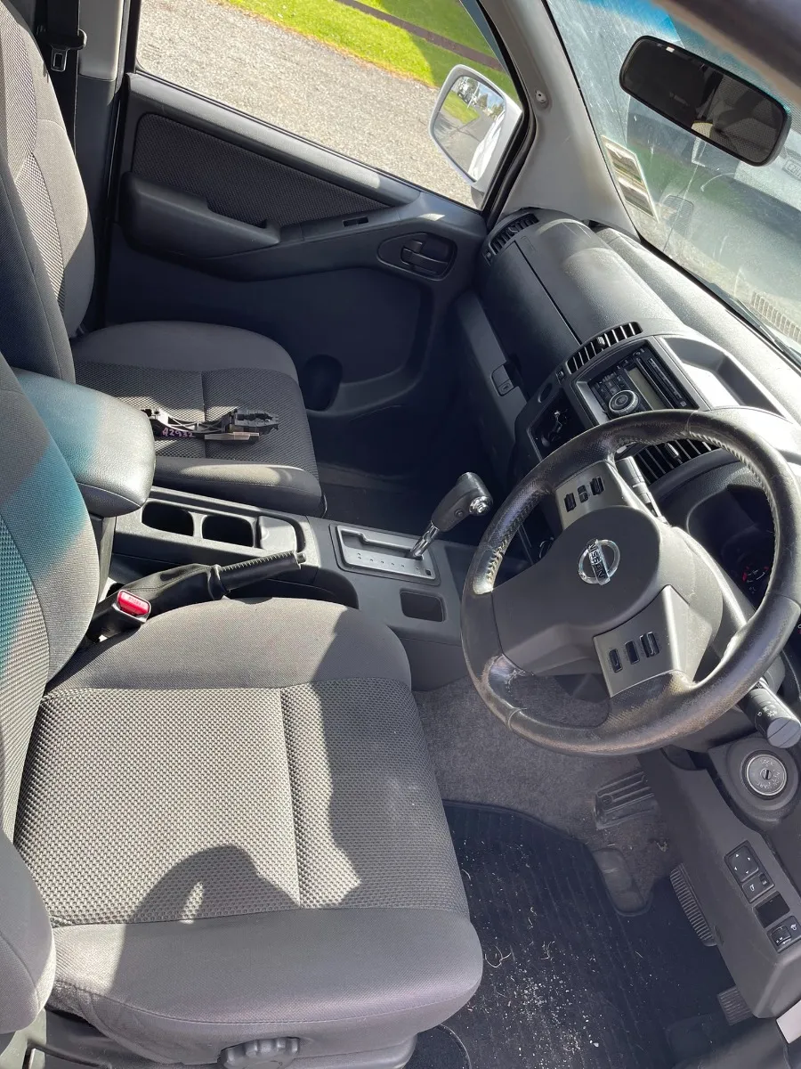 2012 Nissan Navara D/C 2.5D 4WD ST AT Carousel 8
