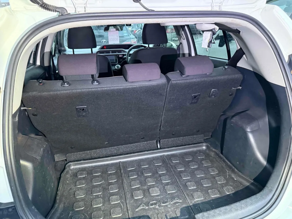 2016 Toyota Aqua Carousel 1
