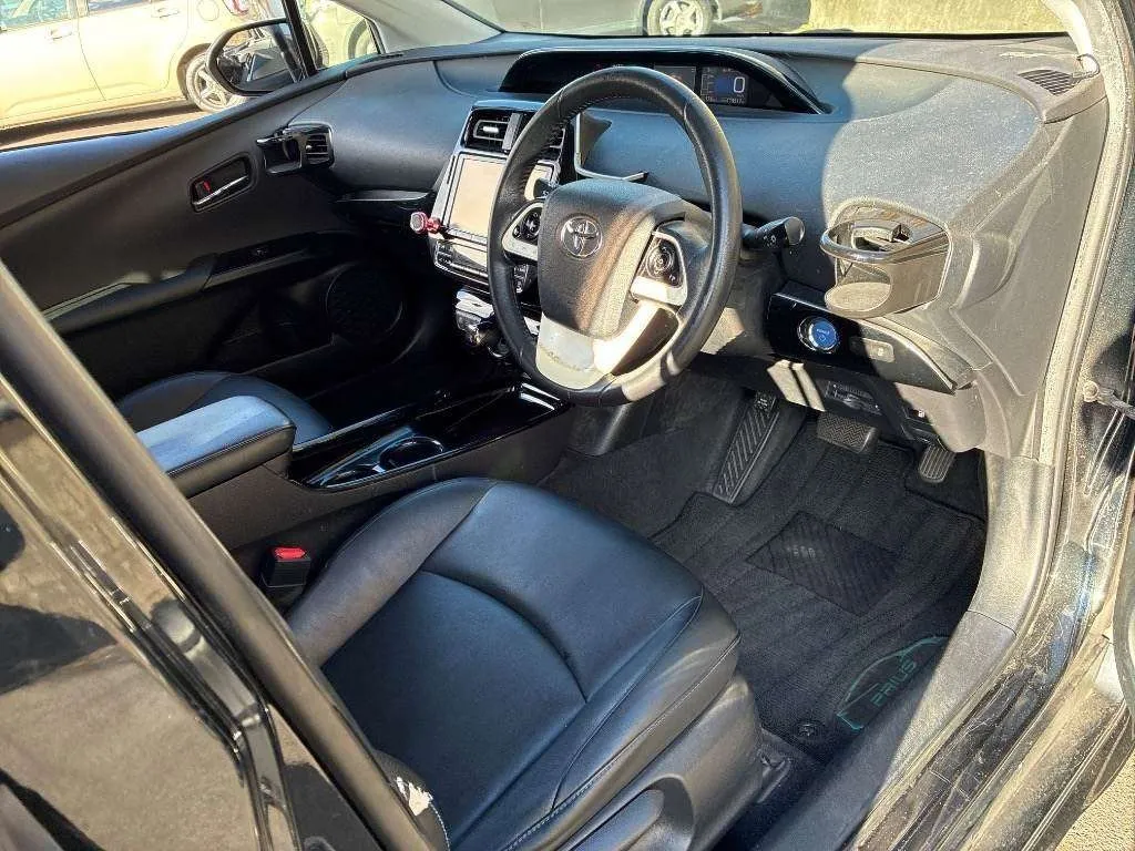 2017 Toyota Prius S TOURINGSELECTION Carousel 2