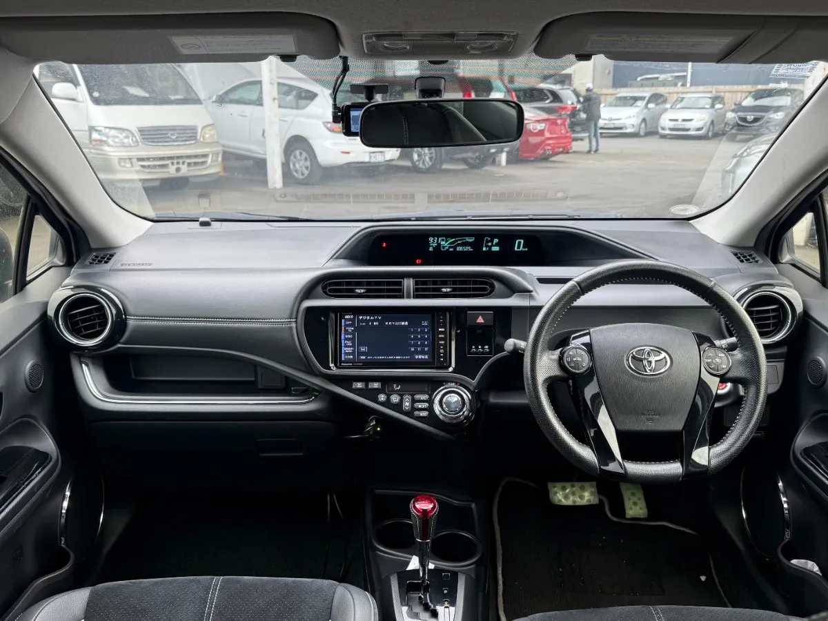 2014 Toyota Aqua Carousel 6