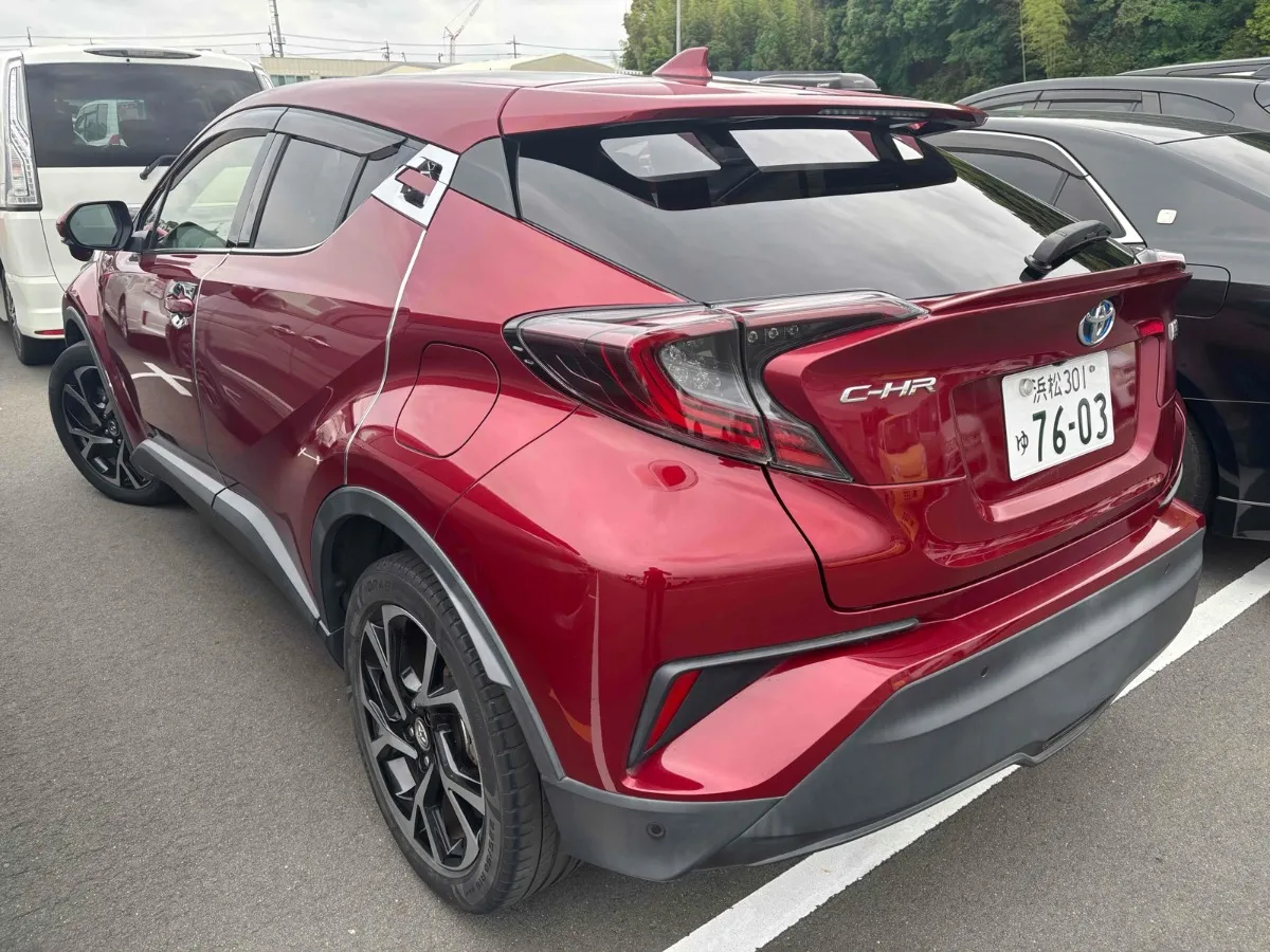 2017 Toyota C-HR Carousel 1