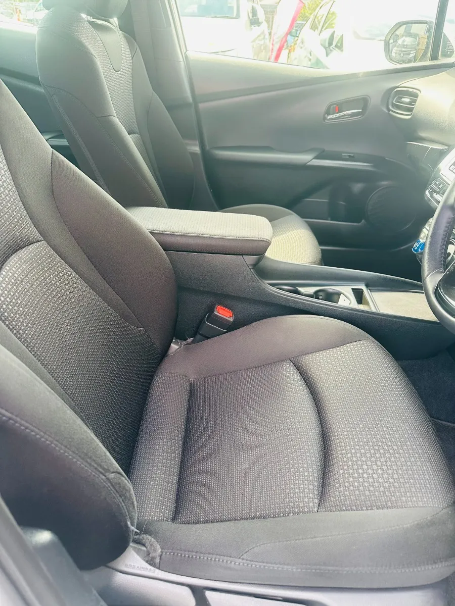 2019 Toyota Prius Carousel 7
