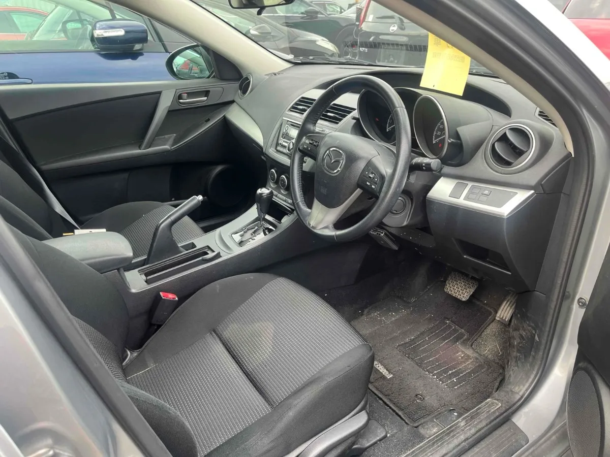 2013 Mazda Axela Carousel 3