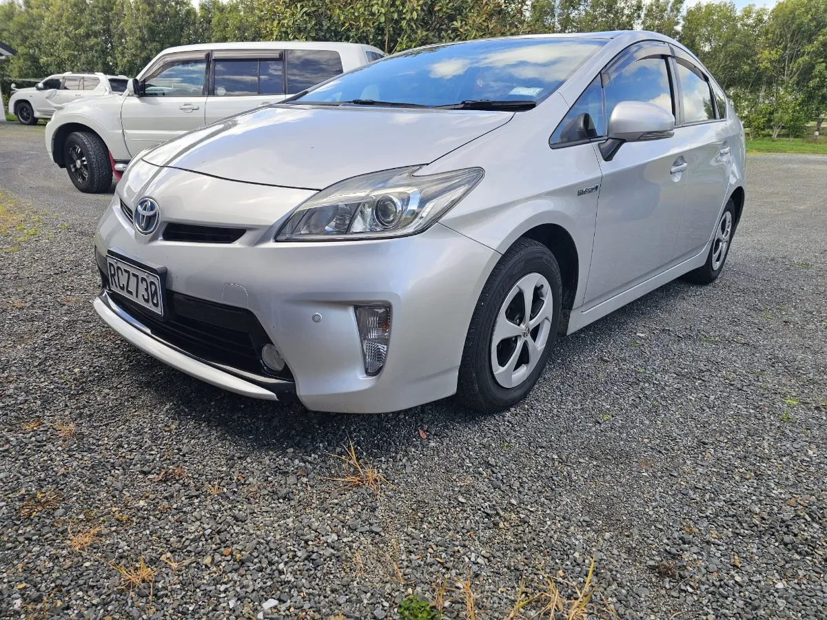 2014 Toyota Prius Carousel 2