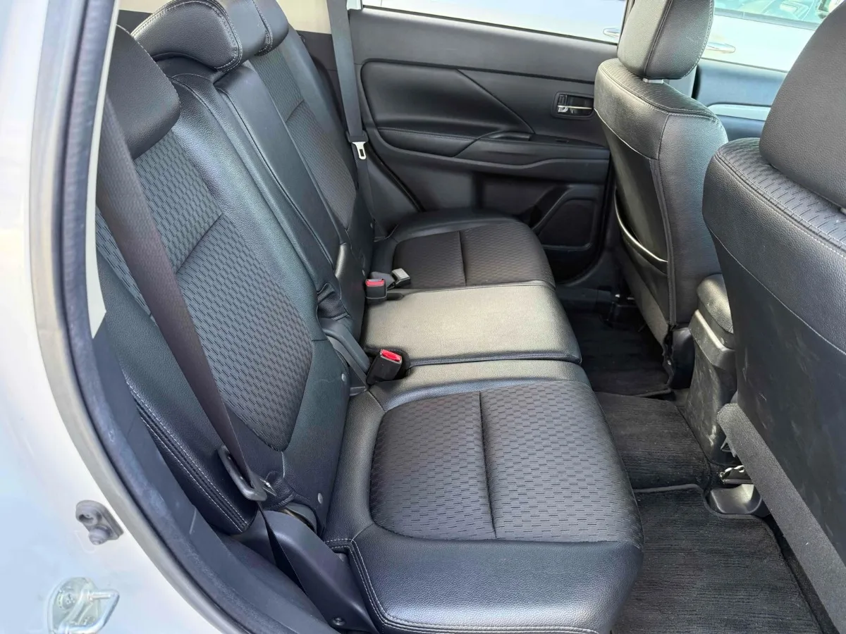 2014 Mitsubishi Outlander Carousel 2