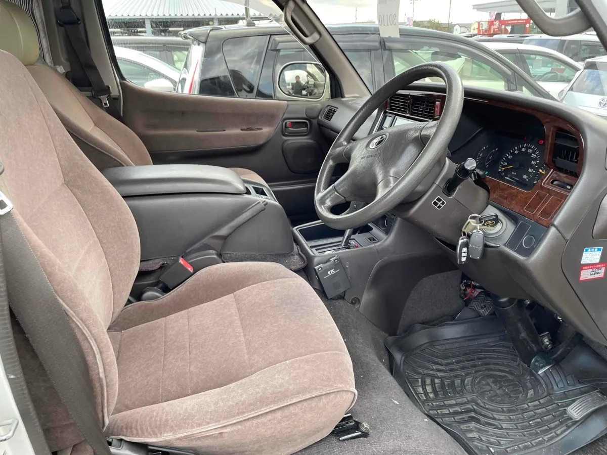 2002 Toyota Hiace Carousel 3