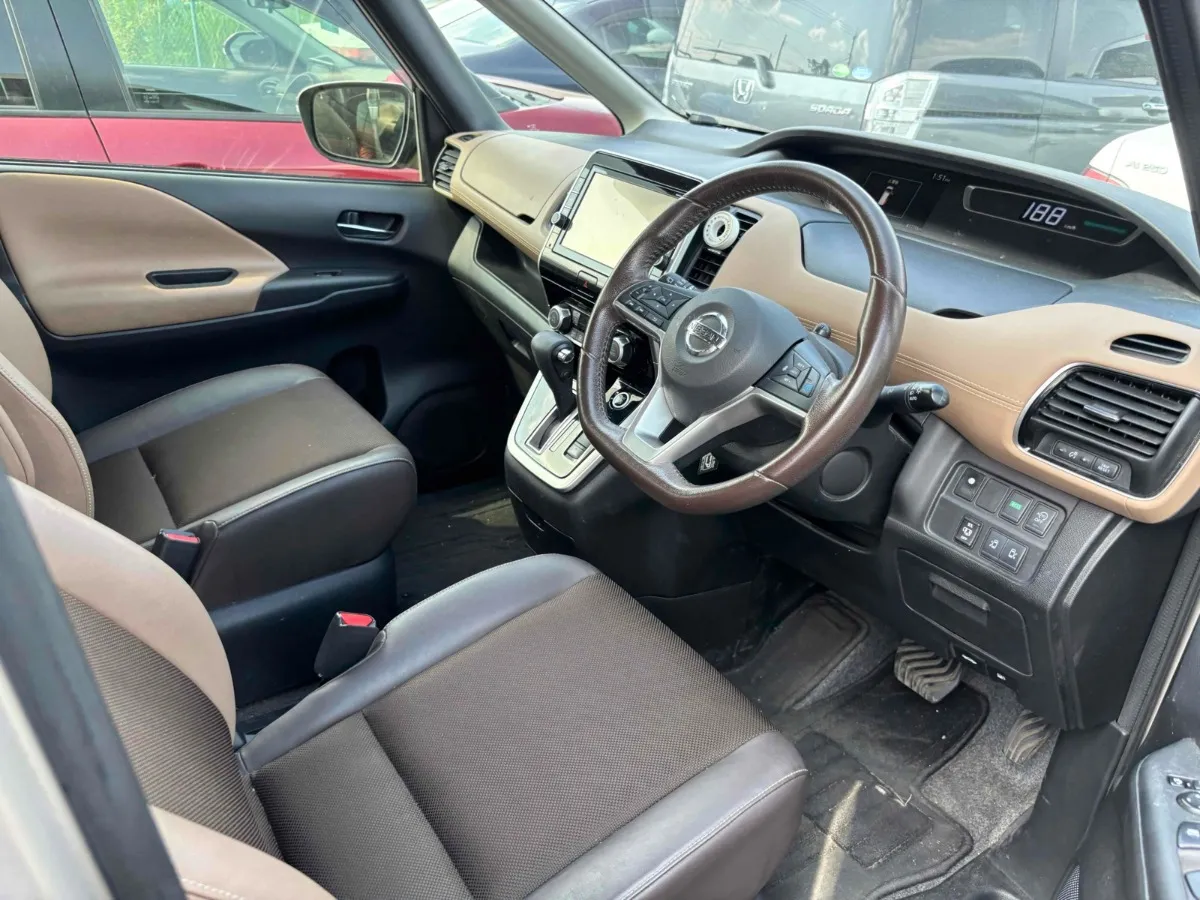 2017 Nissan Serena Carousel 2