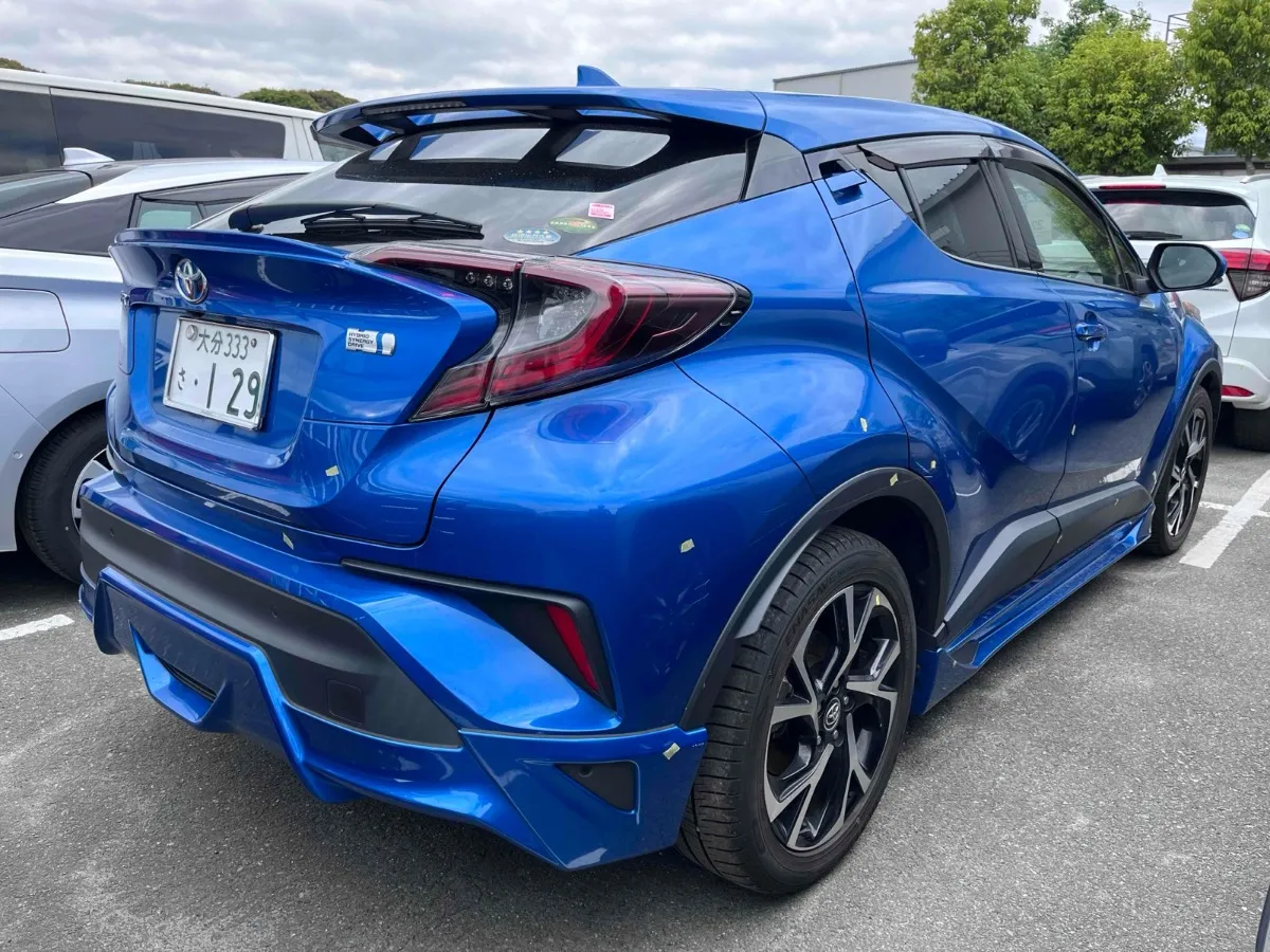 2017 Toyota C-HR Carousel 3