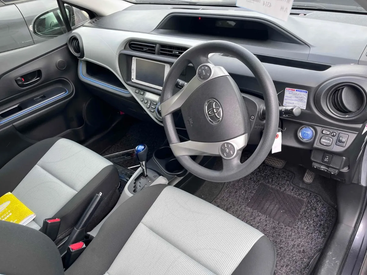 2013 Toyota Aqua Carousel 2