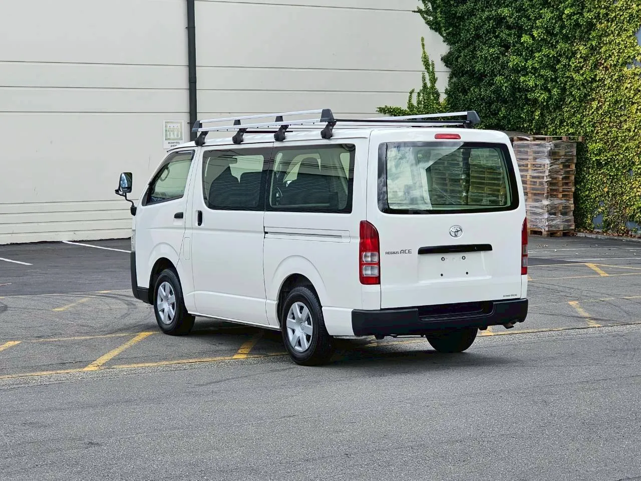 2018 Toyota Hiace 2.0 Petrol Low Kms Carousel 3