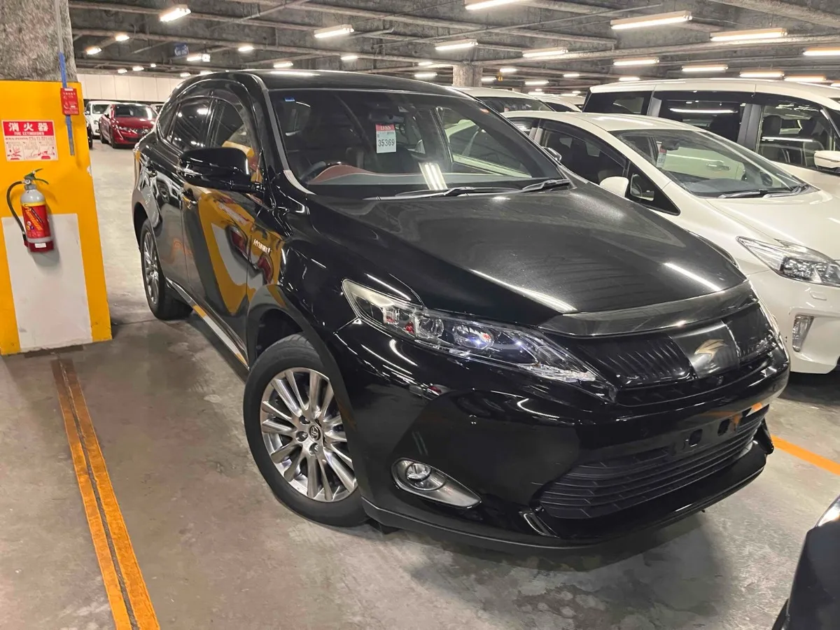 2014 Toyota Harrier Carousel 1