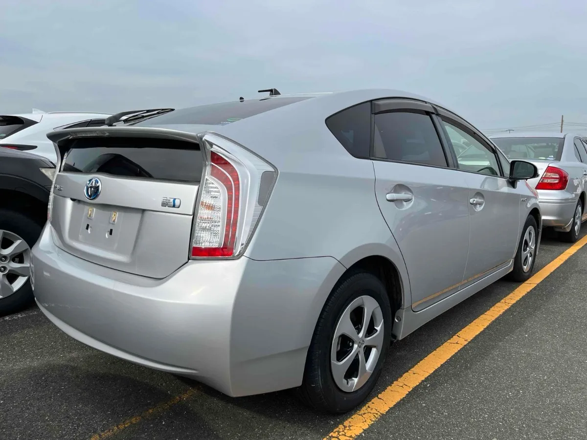 2012 Toyota Prius Carousel 1