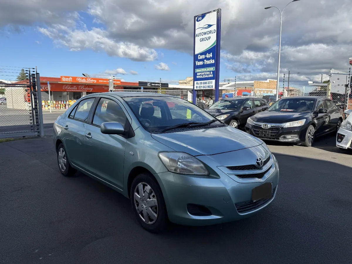2006 Toyota Belta Carousel 9