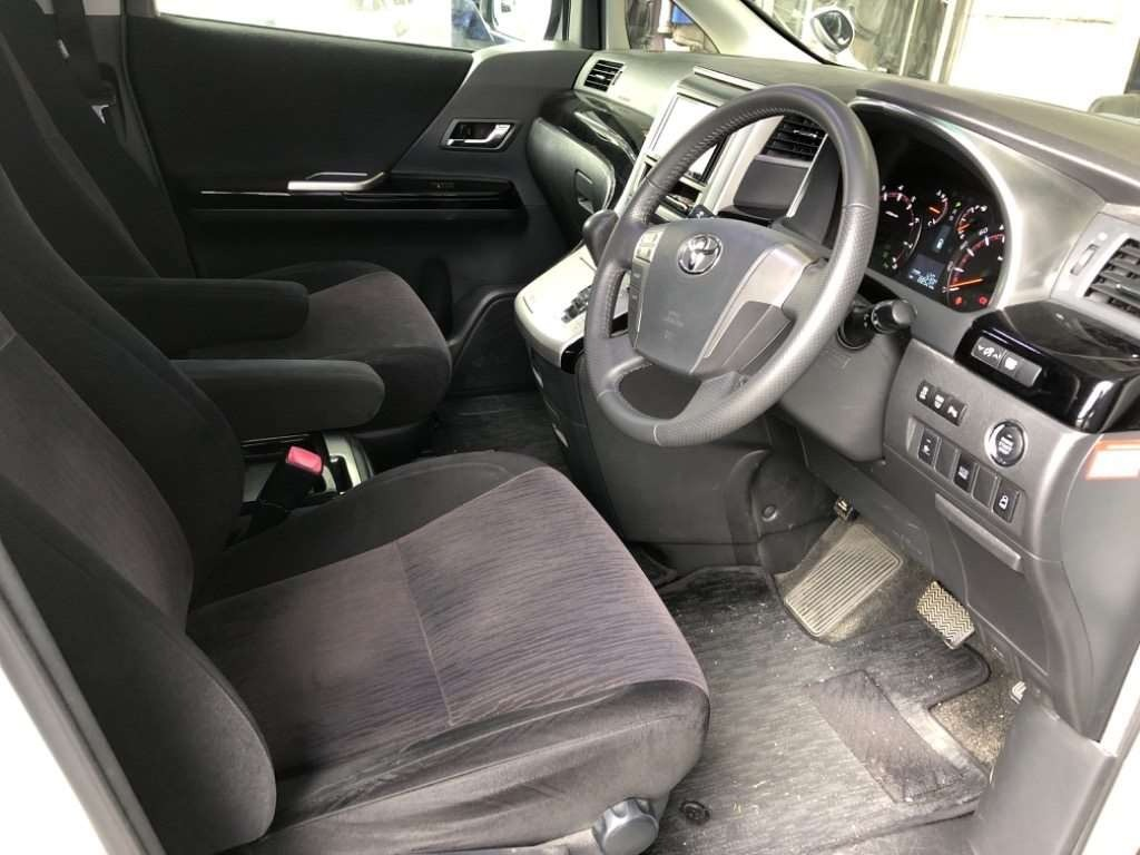 2012 Toyota Vellfire Carousel 2