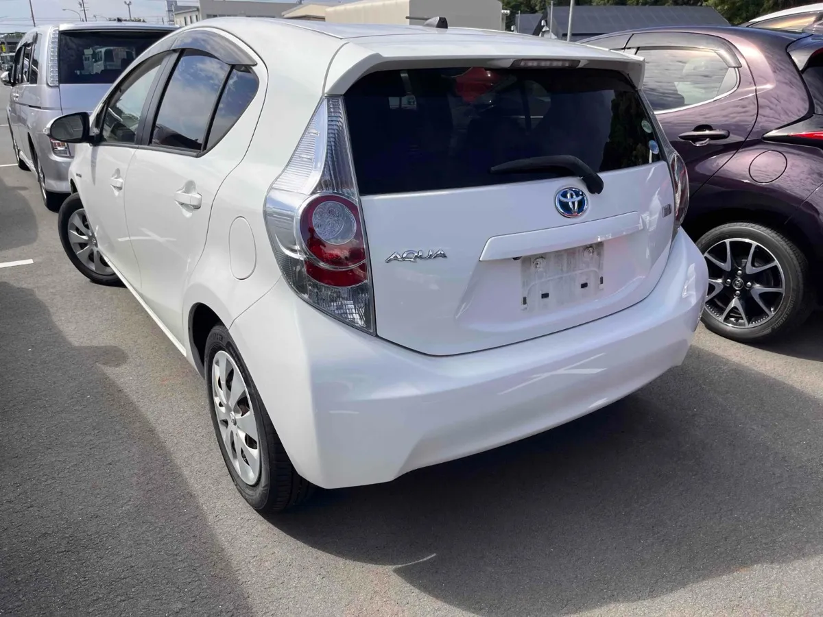 2012 Toyota Aqua Carousel 1