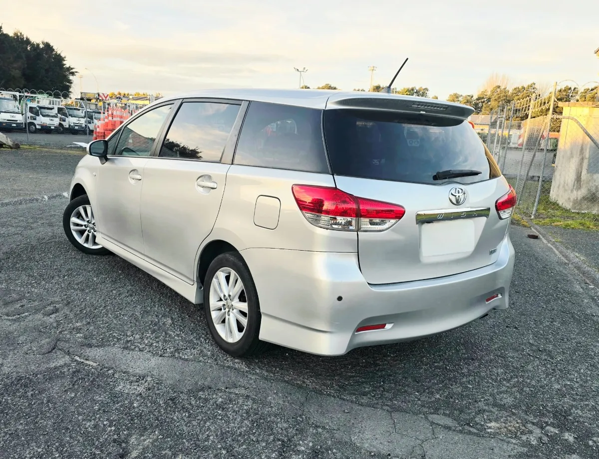 2009 Toyota Wish Carousel 5