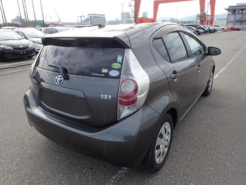 2012 Toyota Aqua Carousel 2