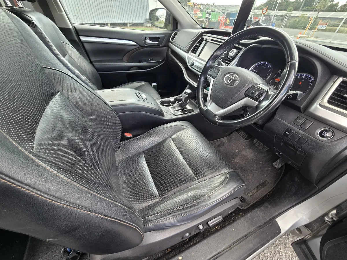 2017 Toyota Highlander Carousel 1