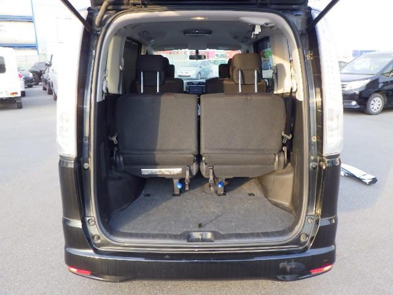 2013 Nissan Serena Carousel 1