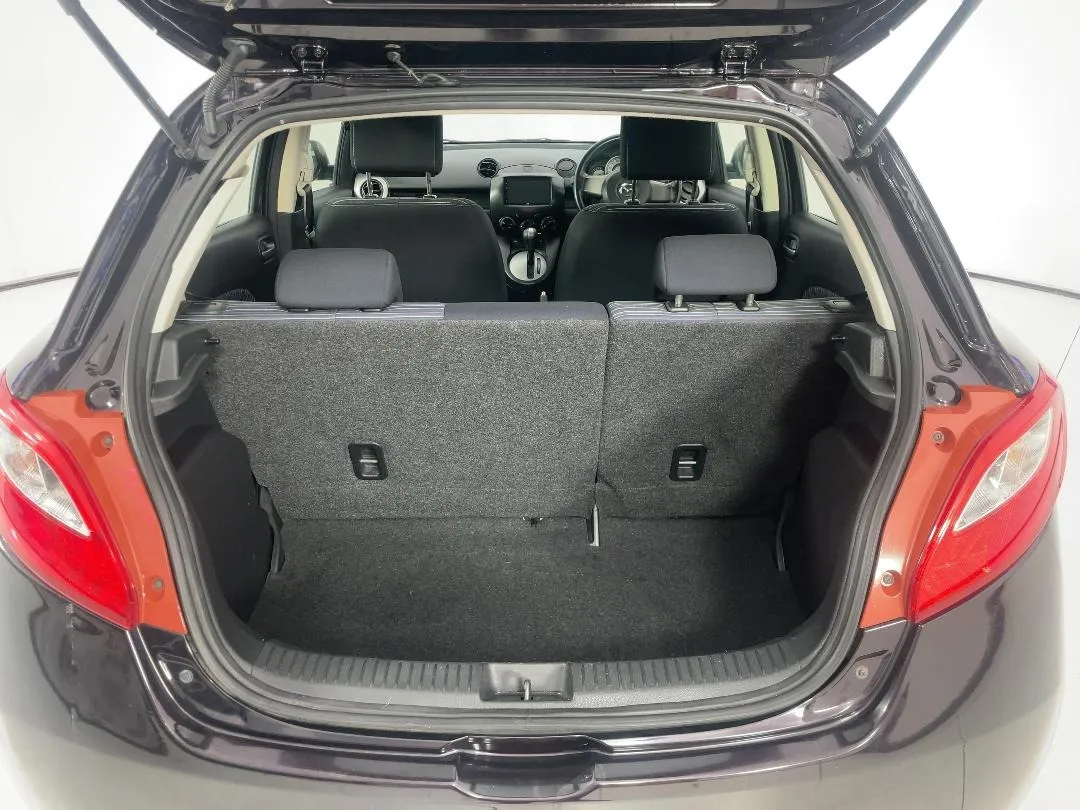 2010 Mazda Demio Carousel 2