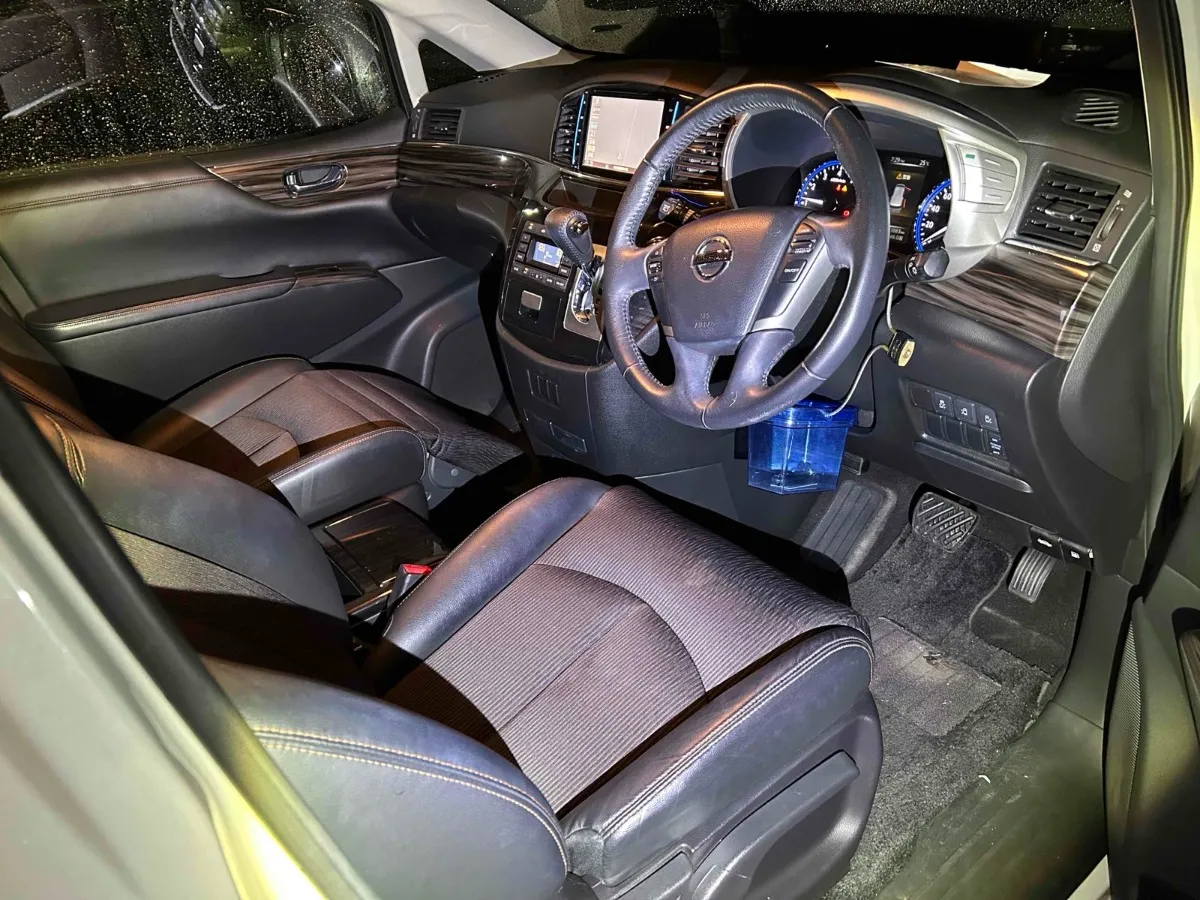 2015 Nissan Elgrand Carousel 2