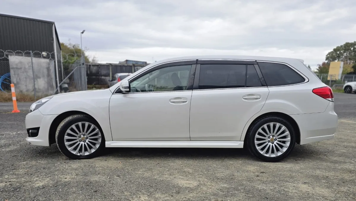 2009 Subaru Legacy Carousel 3