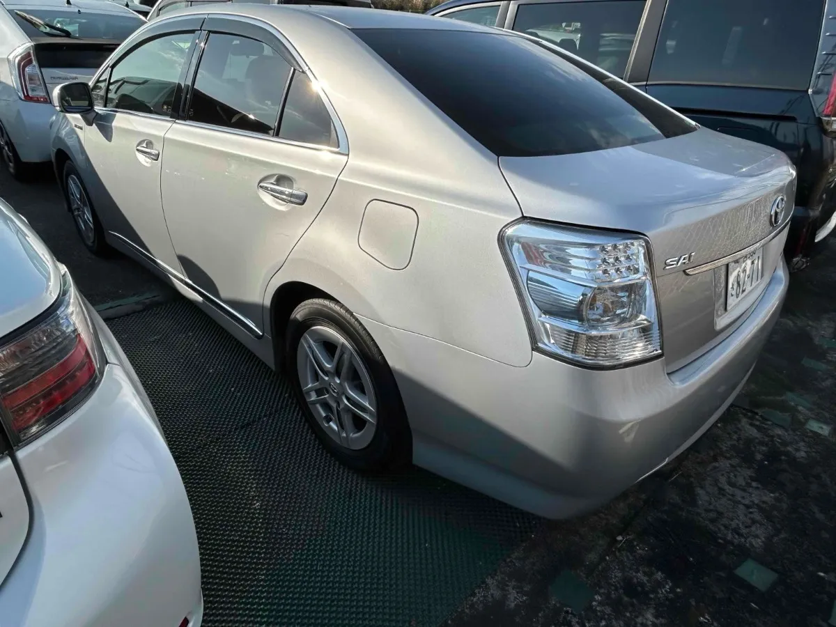 2013 Toyota Sai Carousel 1