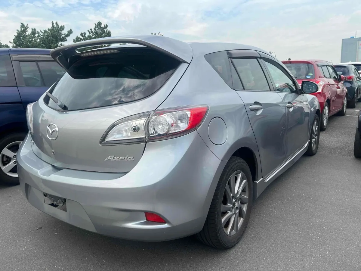 2013 Mazda Axela Carousel 4