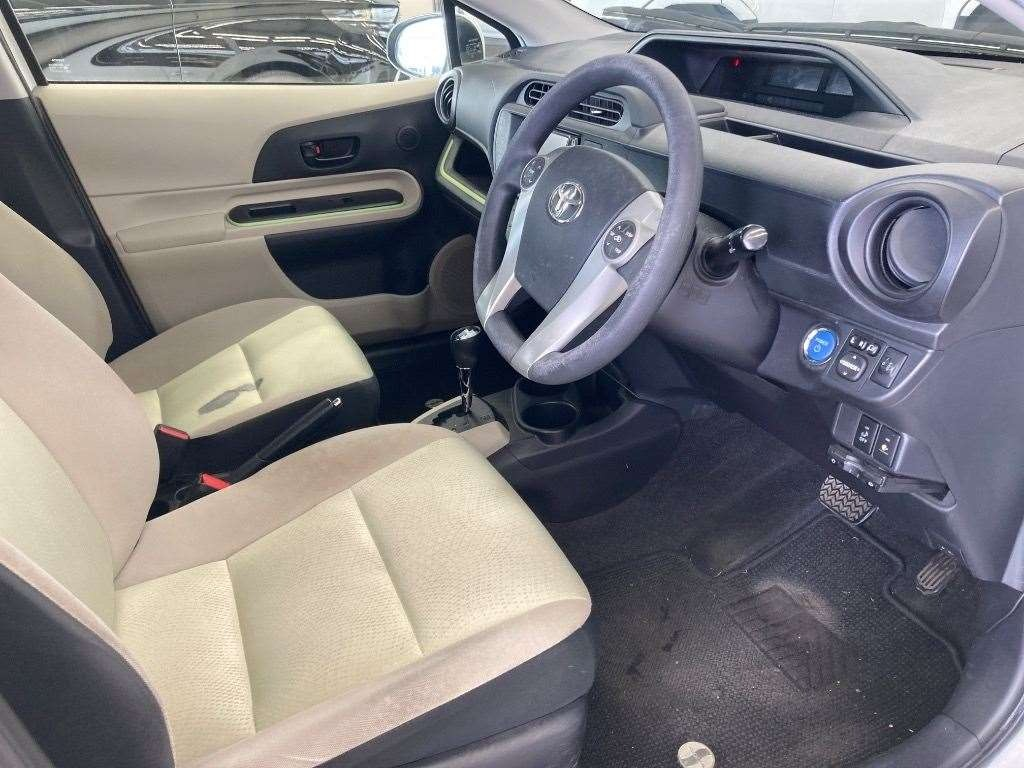 2012 Toyota Aqua Carousel 2
