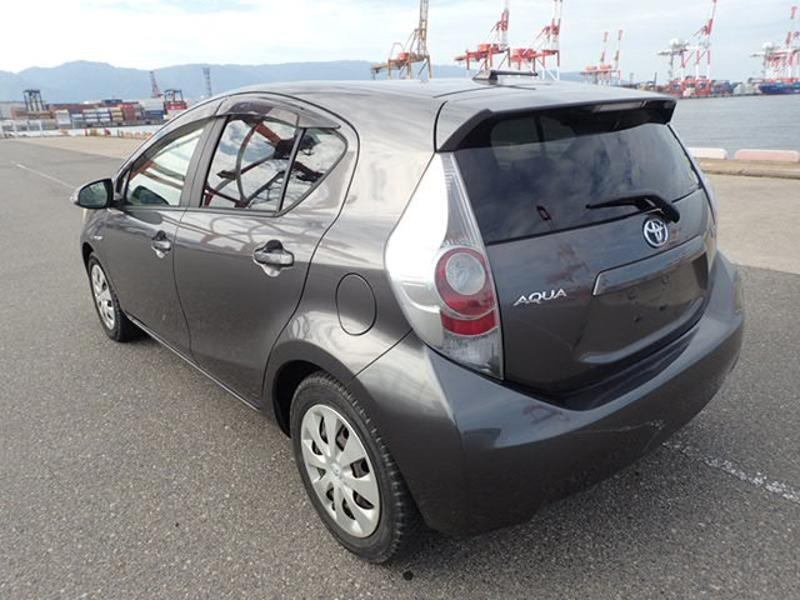 2012 Toyota Aqua Carousel 3