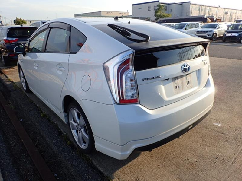 2012 Toyota Prius S Touring Saelection Carousel 3