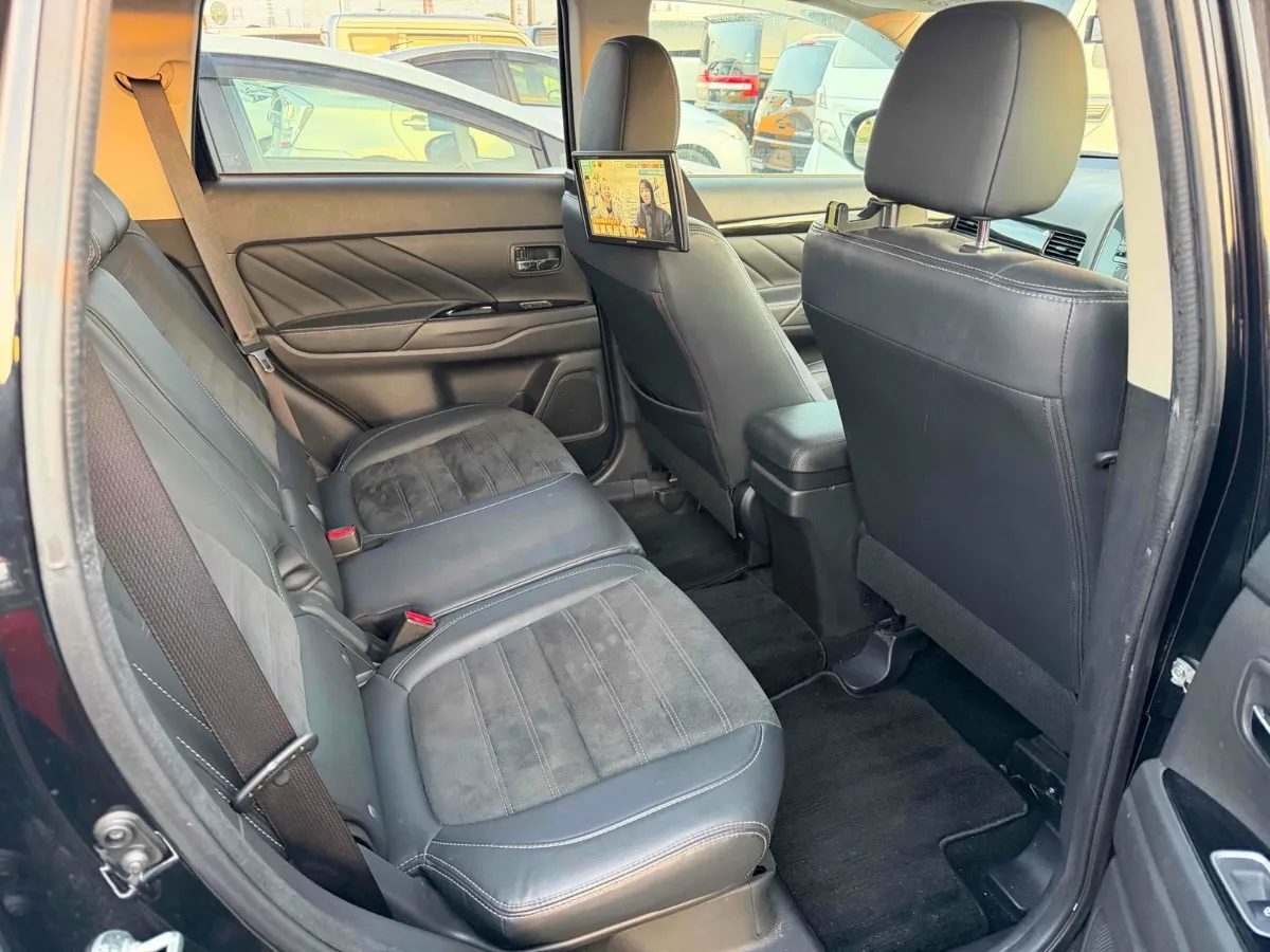 2015 Mitsubishi Outlander Carousel 2