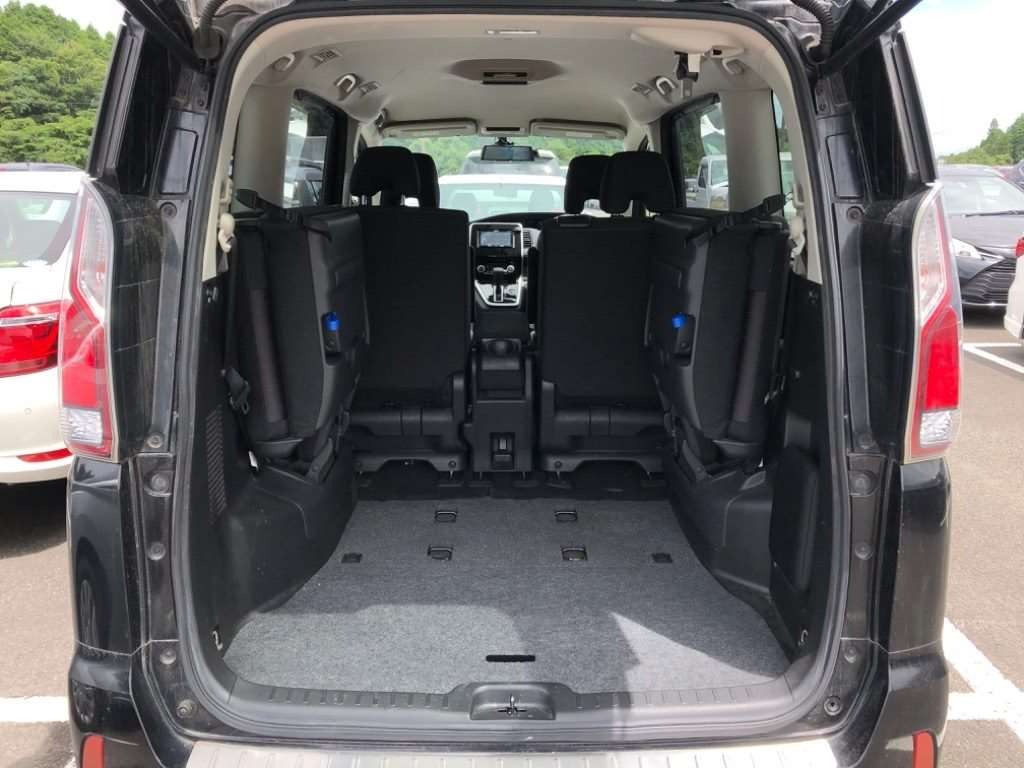 2017 Nissan Serena Carousel 1