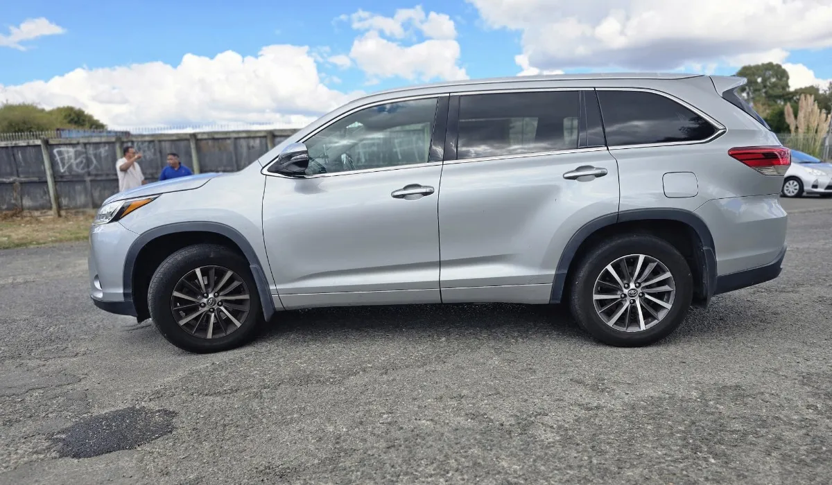 2017 Toyota Highlander Carousel 2