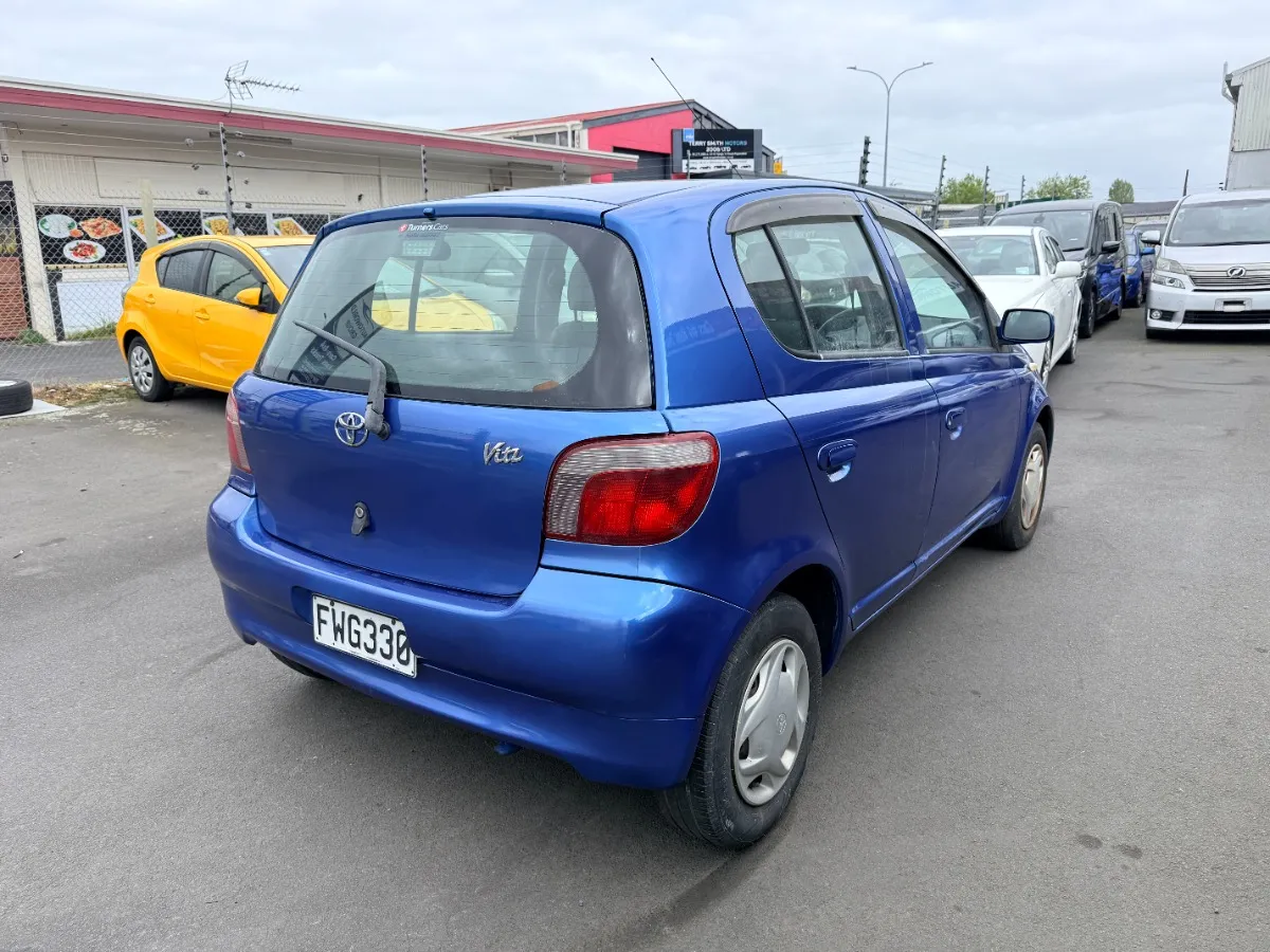 2001 Toyota Vitz Carousel 3