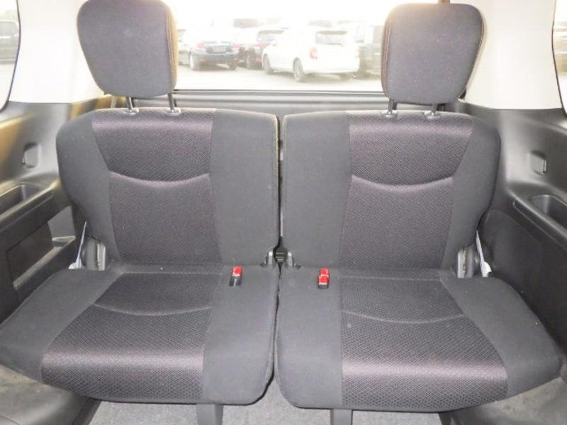 2013 Nissan Serena Carousel 3