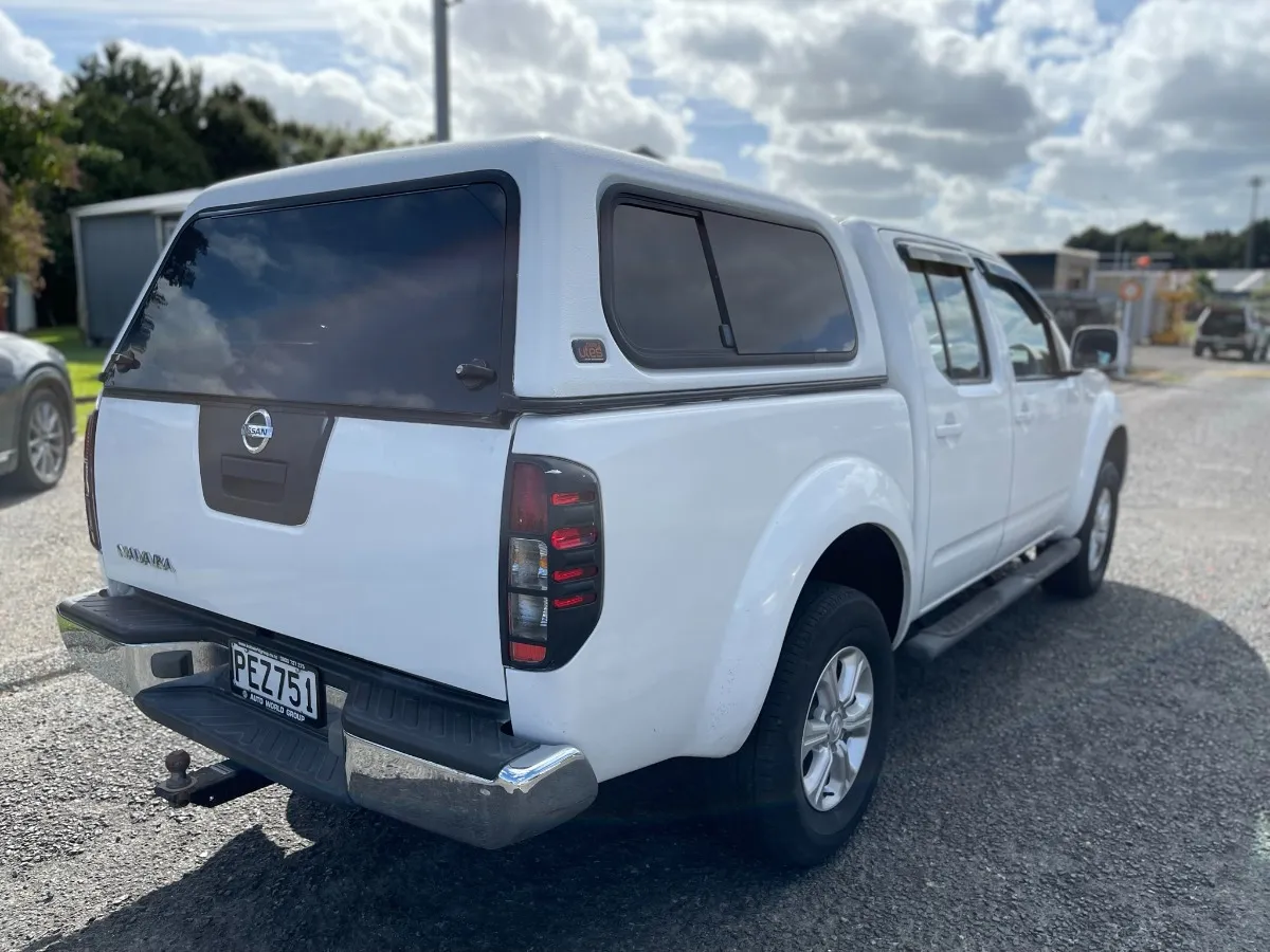 2012 Nissan Navara D/C 2.5D 4WD ST AT Carousel 6