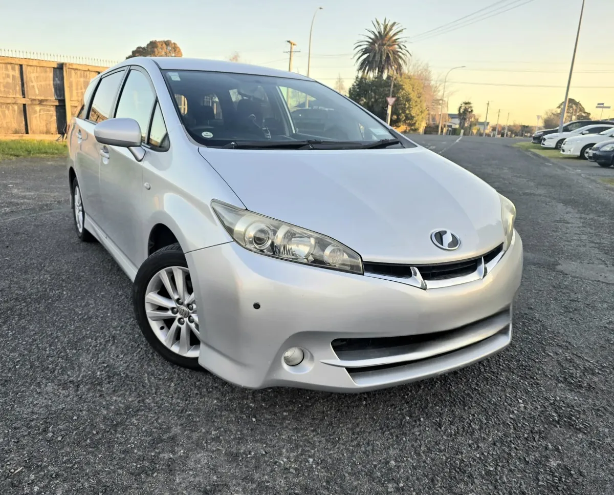2009 Toyota Wish Carousel 6