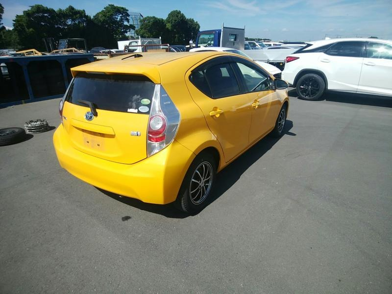 2013 Toyota Aqua Carousel 2