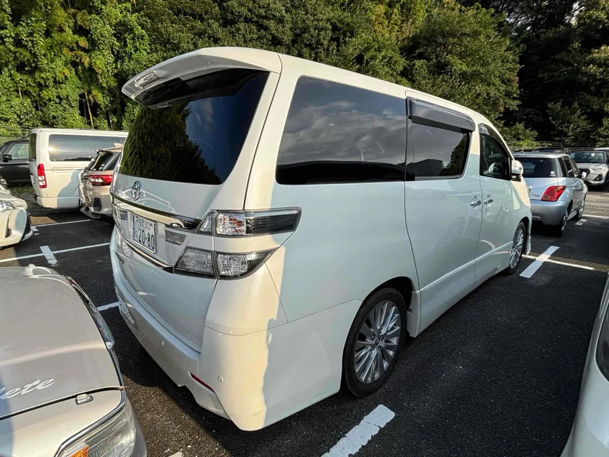 2012 Toyota Vellfire Carousel 1